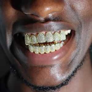 Trendy Iced Out Zircon Teeth Hat Top e Bottom Set para Mens Bling Pay CZ Grills Dentes Hip Hop Jóias Role Playing Party 240220