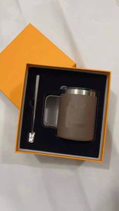 Bicchieri Desinger con confezione regalo originale 500ML con cucchiaino da caffè Lettere di moda Coperchio Tazza da latte Maniglia carina Tazza F