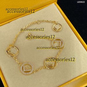 Bangle Charm Bracelets Luxury Jewelry Designers Charm Bracelet For Womens Fashion Belt Letter F Designer Gold Bracelets Classic Simpie Style Pendant 2304128PE