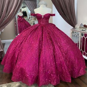 Rose Red Off the Shoulder Ball Gown Quinceanera Dress Pärled Crystal med Bow Birthday Prom Dresses For Girl Graduation Vestido de 15