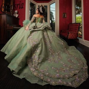 Grön av axelbollklänningen Quinceanera klänningar 2023 Sweet 16 Princess Appliced ​​Party Gowns Vestido de 15 Anos