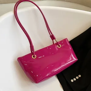 Lack läder axelväska designer av fashionabla kvinnors väskor axel kvinnors män tote flap handväska kvinna satchel väska