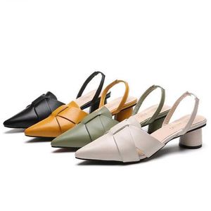 Sandaler Summer Pointed Toe Sandaler Kvinnor Fashion Högkvalitet Beige Square Heel Shoes Casual Sweet Party Yellow Heels Plus 230417