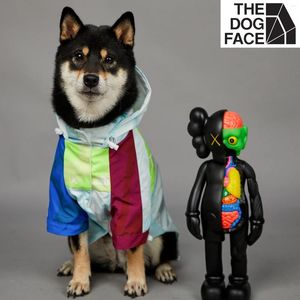 Abbigliamento per cani Stampa Impermeabile in poliestere Giacca regolabile Costume comodo Resistente per cuccioli Cani carini Fornitore di accessori per animali domestici adorabili