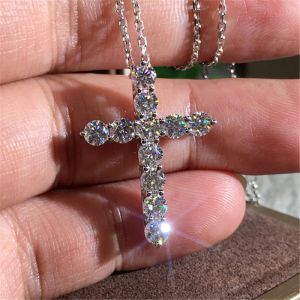 Hängen 2020 Fine Lab Diamond CZ Cross Pendant Real 925 Sterling Silver Party Wedding Pendants Halsband för kvinnor Män Moissanite smycken