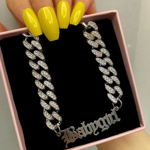 Halsketten Caraquet Babygirl Buchstaben Anhänger Halskette für Frauen Hip Hop ECED 12 mm Kristall kubanische Kette Halskette Luxusschmuck