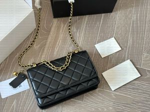 Modna WOC Golden Ball Women Crossbody Bag Cain Bak Ramerz Pasek ramię Diamond Wzór szwy Metal C -Letter Bluckle Flip Bag