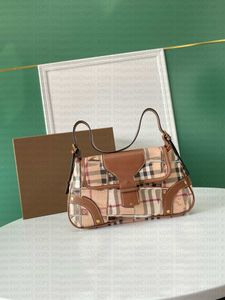 Borsa a tracolla classica da donna medievale con motivo a strisce Borsa a tracolla di design retrò di lusso