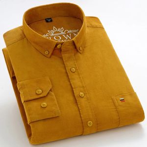Mens Long Sleeve Vintage 100 Cotton Corduroy Shirt Single Patch Pocket Standardfit Buttondown Collar Quality Casual Shirts 240219