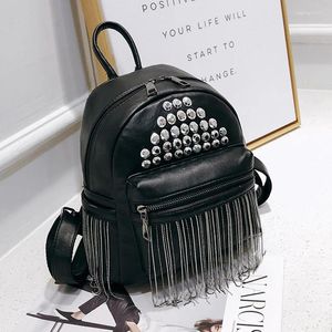 Skolväskor Fashion Chain Tassels Women Ryggsäckar PU LÄDER Kvinnlig liten ryggsäck för tonåringar Girls Rivet Bagpack Mochila Daypack