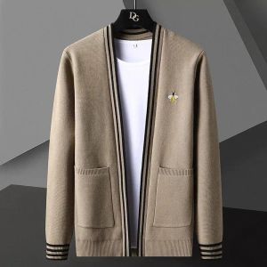 Suéter masculino bordado de abelha suéter cardigan coreano casaco casual elegante homens 2024 tendência abrigo hombre roupas