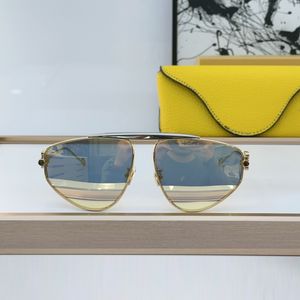 Cool designer kvinnor solglasögon moderna europeiska och amerikanska mode bra material metall ramglasögon lunetter de soleil hour femmes 569