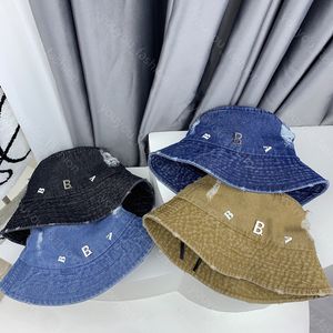 Womens Fashion Blue Denim Bucket Hat Designer Hide Brim Hats للنساء البني غير الرسمي البني البالي Cap Classic Torn Beanie Travel Casquette Outdoor Hot -6