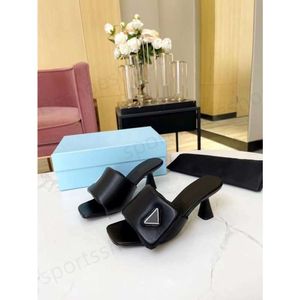 Slippare Summer Beach Low Heel Slippers Triple Cross Decorative Sandals Leather Sexy Designer Shoes 6.5 CM High Belt spänne Kvinnor Skor Fashion Platform 35-42