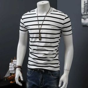 Men's T-Shirts Summer mens striped T-shirt fashionable mens cotton O-neck short sleeved T-shirt Korean casual top clothing J240221