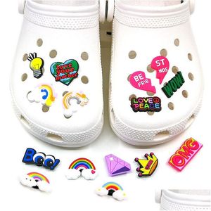 Accessori per parti di scarpe Moq 100 pezzi Bottoni in plastica Sweet Clog Charms Morbido PVC Cuore Ainbow Accessori per ciondoli per scarpe Decorazioni personalizzate Dhqlv