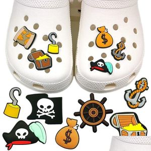 Sko delar tillbehör Moq 100st Pirate Series mönsterstrosa charms 2d mjuka gummi sko tillbehör trendskor spänne dekorationer dhekq