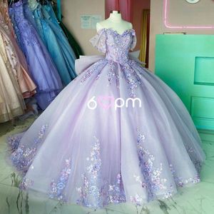 Lilac Quinceaneraドレスボールガウン肩から3D花アップリケコルセットスウィート15 Vestidos de xv anos