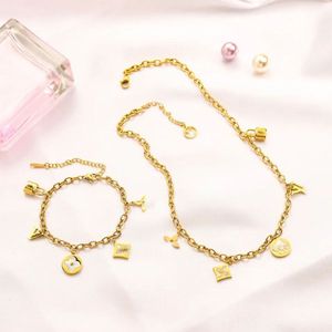 Never Fading 18K Gold Plated Luxury Brand Designer Pendants Necklaces Flower Stainless Steel Bracelet Letter Choker Pendant Necklace Chain Jewelry Accessories