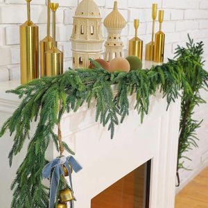 装飾的な花yanクリスマス装飾人工ノーフォークパインレッドベリーガーランドホリデー暖炉のための緑のマントルホームステア