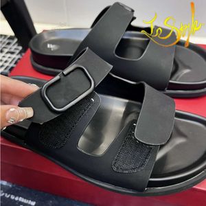 فاخرة من الصنادل والنساء النسائية مع V Logo Buckle Shoes Flat Italy صنع حلقة الخطاف أحذية الرجال VT Rubber Summer Beach Black Beige Size 35-45