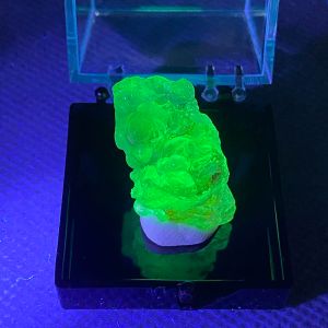 Ciondoli 100% naturale Messico Fluorescenza Hyalite (vetro opale) campione minerale quarzo + Dimensioni scatola: 35 * 35 * 35 mm