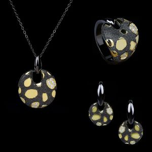 Sets Classic Geometric Black and Gold Twocolor Jewelry Threepiece Ring Necklace Earrings Round Party Jewelry Zircon Set