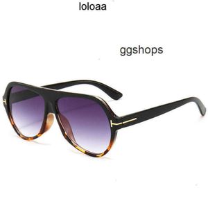 Ford TF Tom Toad Solglasögon Luxury Fashion Outdoor Designer Glasögon Summer Women Classical Polarized Ford Men's Personality and Women's T-formade Phi8 3QTZ