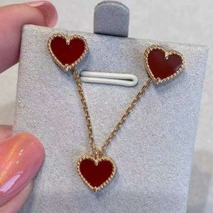 Sier Love Halsband Kvinnor Rose Gold Plated Shaped Van Armband Little Heart Red Agate Cleef örhängen