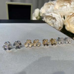 Van Pure Sier Fanjia Mini Clover 로즈 골드 도금 표면 다이아몬드 꽃잎을 가진 여성을위한 단순하고 우아한 스타일 Cleef Earrings