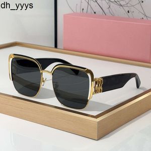 Miui-Sonnenbrille, Sonnenbrille für Damen, Mui-Brille im neuen Look, 2024, neue Damenboutique, europäischer amerikanischer Stil, hochwertige Sonnenbrille, Acetatfaser-Spiegelbeine, Farbtöne UV400