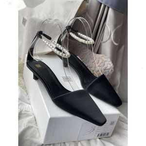 Женская обувь Атласные туфли-лодочки с жемчугом, черный ремешок на щиколотке, Италия, высокий каблук 3,5 см, европейский размер 35-40