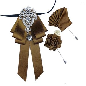 Papillon Set di cravatte con strass fatti a mano britannici per uomo Banchetto d'affari di fascia alta Abito da sposa Abito con papillon Spilla Fazzoletto da taschino 3 pezzi