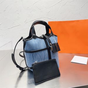 Designer Bag Trend Top Quality Silver Buckle Canvas Stava kalvskinn avtagbar justerbar axelrem hinkfackkorg väskor messenger väskor klassiska svart.