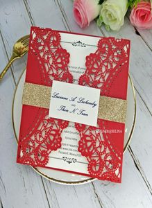 ブライダルシャワーの誕生日のためのタグとキラキラベルトエレガントなレースの花の招待状で中国の赤いレーザーカット結婚式の招待状