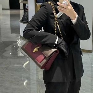 Designer Bag Fashion Leather Handbag Axel Bag Crossbody Bag Victoire Chain Bags Slide Chain Strap Lock HASP Hardware 240215