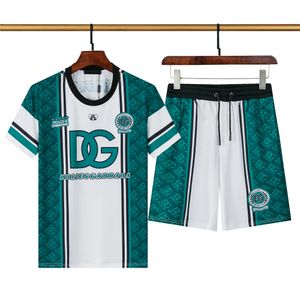 Tracksuits Summer T Shirts + Shorts مجموعات ملابس مع رسائل عرضية أزياء الشارع غير الرسمية تناسب الرجال المحملات التنفسية A07
