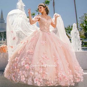 Różowe ręcznie robione kwiaty suknia balowa sukienki Quinceanera z peleryną z aplikacji ramionowych koronkowe vestido de 15 anos sweet 16