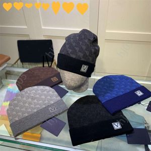 1APlaid Designer Beanie Designer Hats för män Stickade Bonnets Winter Hat Fall Thermal Skull Cap Ski Travel Classical Luxury Beanies Brown Black331Sw