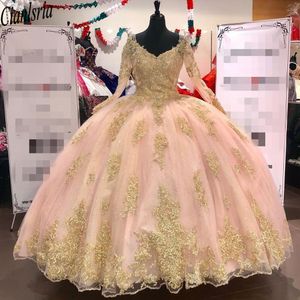 Różowa suknia balowa sukienki Quinceanera Sheer szyi pełna koronkowa dwupoziomowa Słodka 16 sukienek na bal maturalny formalne suknie Quinceanera