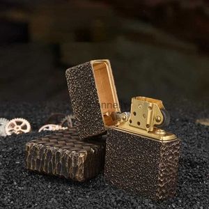 Lighters Hand-carved Three-dimensional Relief Brass Retro Old-fashioned Grinding Wheel Kerosene Lighter Mens 912S Unlabeled YQ240222