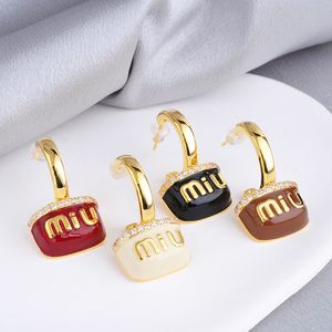 Luxus-Modedesigner-Ohrringe für Damen, neue Vintage-Buchstaben-Emaille-Ohrringe, personalisierte zarte Ohrringe, hochwertiger Sense-Schmuck mit Logo