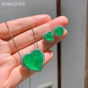 Uppsättningar 2021 Ny trendhjärta skapade Emerald Gemstone Lab Diamond Pendant Halsband bröllopsfest smycken Set för kvinnors jubileumsgåva