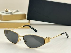 Lyxvarumärkesdesigner Small Metal Cat Eye Classic Polariserade solglasögon för kvinnor Män vintage stil UV400 -lins 0300 med fall och låda