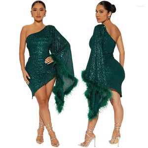 Vestidos casuais sexy um ombro irregular festa mini vestido glitter brilho lantejoulas pena hem xale apertado magro envoltório quadril saia curta para