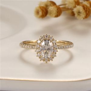 Ringar CXSJEREMY SOLID 18K AU750 GUL GULD 1CT Oval Cut 5*7mm Moissanite Engagement Ring Vintage Unikt Cluster Wedding Bridal Gift