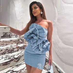 Grundläggande casual klänningar Kvinnor Sexig 3D -stil blommig imitation denim klänning rör topp bandage j240222