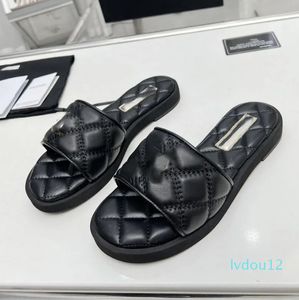2024 디자이너 슬라이드 슬리퍼 여름 해변 슬리퍼 플랫 플립 가죽 클래식 레이디 여성 패션 클래식 신발 레이디스