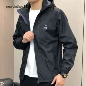 2024 Arc Jacket Mens Designer Felpa con cappuccio Tech Nylon Cerniera impermeabile Arcterxy Giacche Cappotto leggero a vento leggero di alta qualità Sport all'aria aperta Cappotti da uomo 688fff