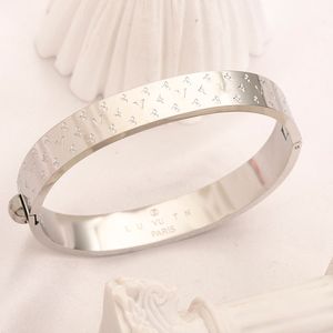 Bracciale con diamanti intarsiato Braccialetti di design Braccialetti in finta pelle Uomo Donna Marchio Lettera Bracciale Gioielli in acciaio inossidabile Polsino Bracciale Matrimonio Regali d'amore